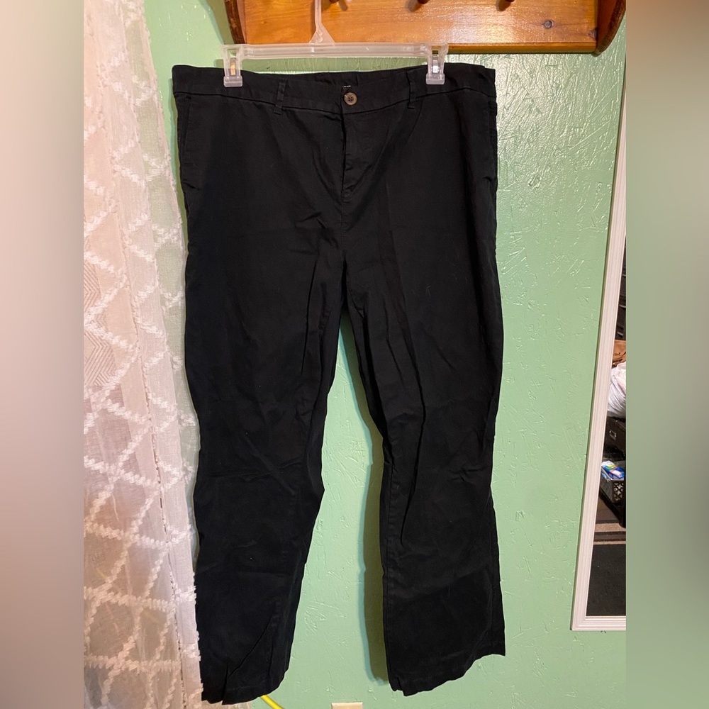 Old navy cargo pants 22L